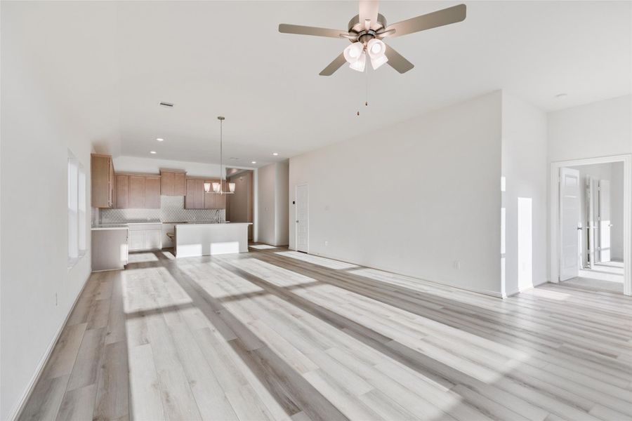Spacious, unfurnished interior of a new home in Brookewater, Rosenberg (Image 22).