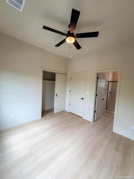 Spacious, unfurnished interior of a new home in , San Antonio (Image 27).