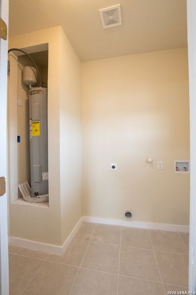 Spacious, unfurnished interior of a new home in , New Braunfels (Image 23).