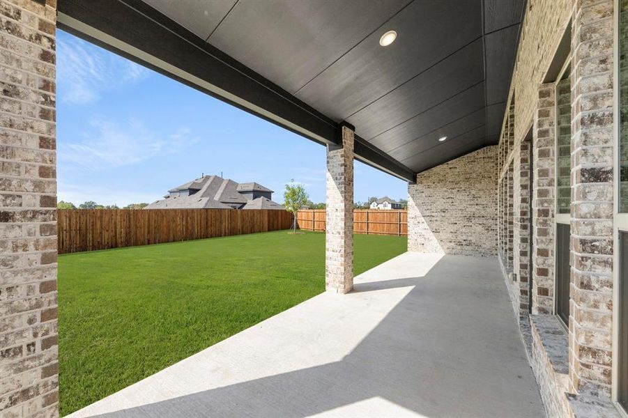 Exterior details and patio area of a home in Brookfield, Melissa (Image 3).