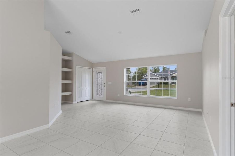 Spacious, unfurnished interior of a new home in , Weeki Wachee (Image 29).