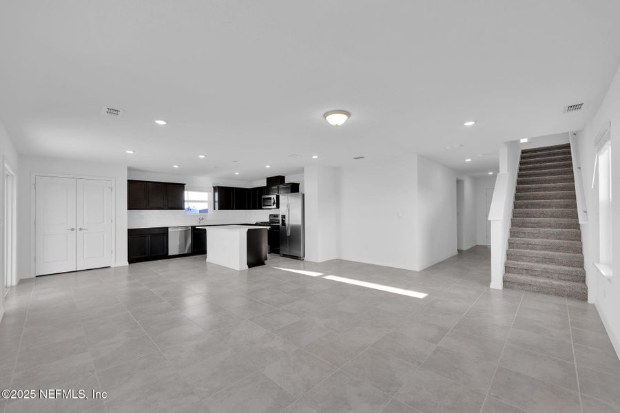 Spacious, unfurnished interior of a new home in Wells Landing, Jacksonville (Image 18).