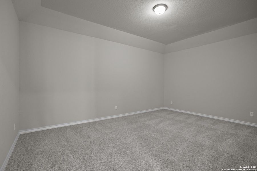 Spacious, unfurnished interior of a new home in Potranco Oaks, Castroville (Image 22).