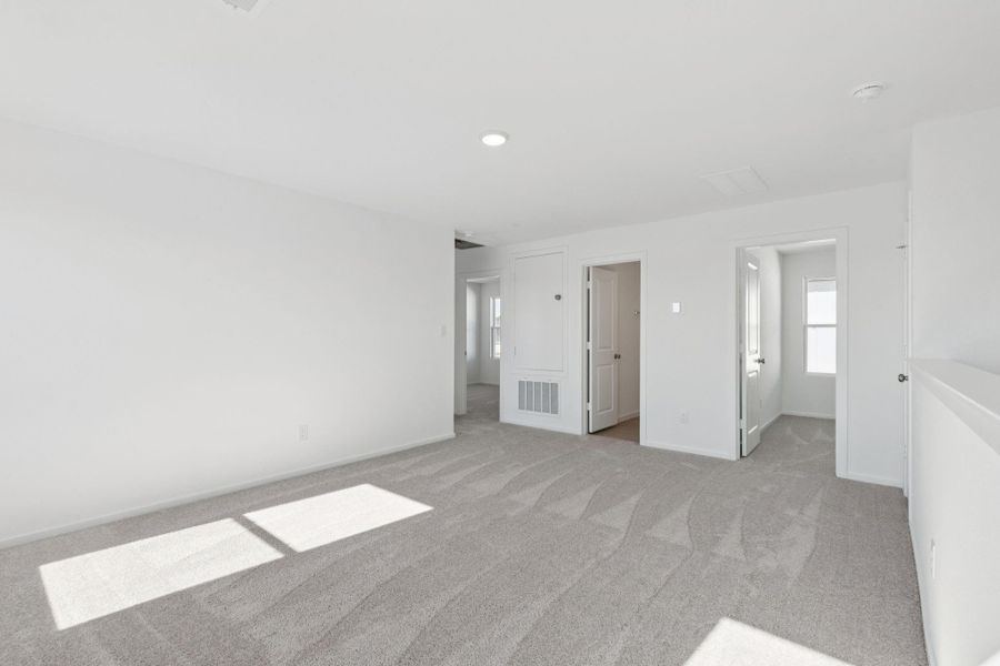 Spacious, unfurnished interior of a new home in Montgomery Bend, Montgomery (Image 20).
