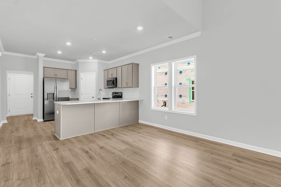 Spacious, unfurnished interior of a new home in Central Creek, Goose Creek (Image 16).