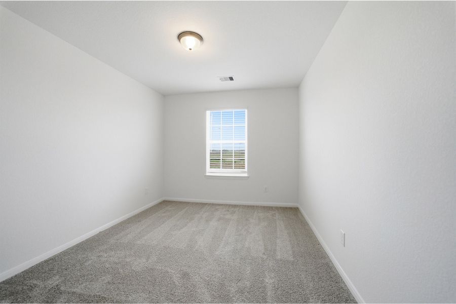 Spacious, unfurnished interior of a new home in Ashland, Texas City (Image 57).