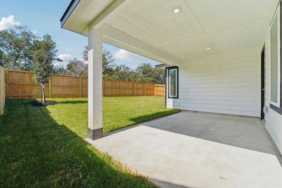 Exterior details and patio area of a home in Stewart's Ranch, Conroe (Image 27). Exterior details and patio area of a home in Stewart's Ranch, Conroe (Image 27).