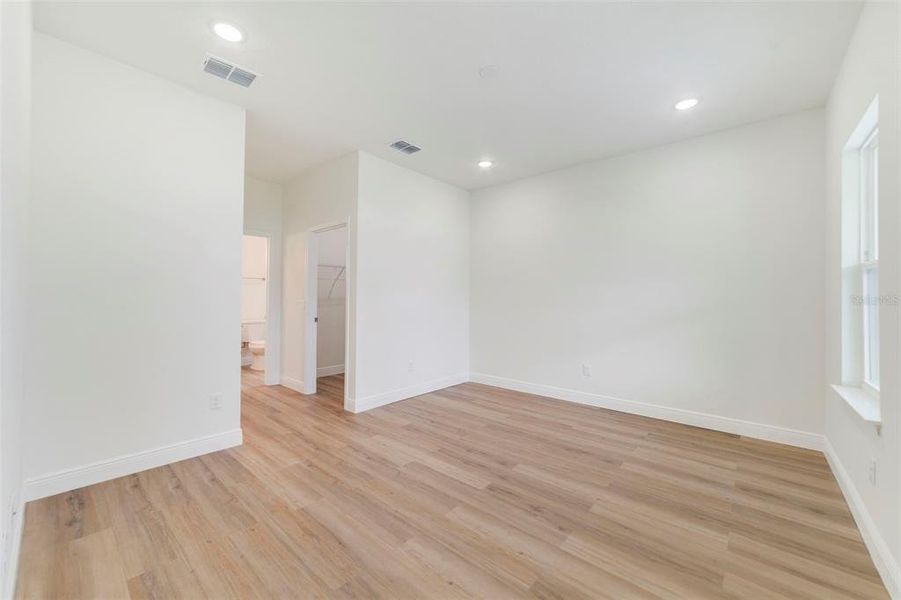 Spacious, unfurnished interior of a new home in , Deland (Image 23).