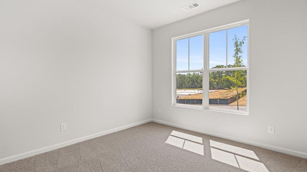 Spacious, unfurnished interior of a new home in Oaks at Cedar Grove, Fairburn (Image 23).