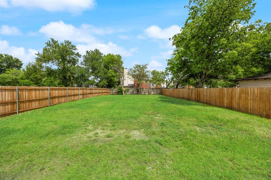 Exterior details and patio area of a home in , Dallas (Image 27).
