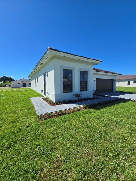 Exterior details and patio area of a home in , Homestead (Image 4).