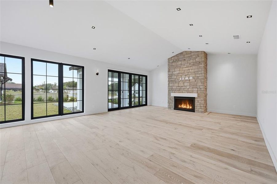 Spacious, unfurnished interior of a new home in , Gainesville (Image 27).