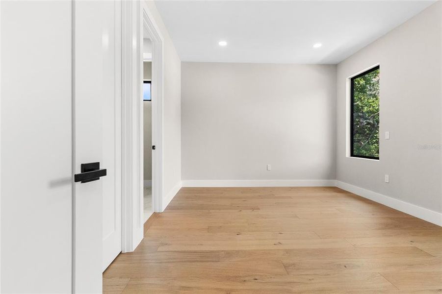 Spacious, unfurnished interior of a new home in , Orlando (Image 50).