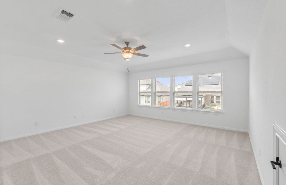 Spacious, unfurnished interior of a new home in Bluffview Reserve, Leander (Image 23).