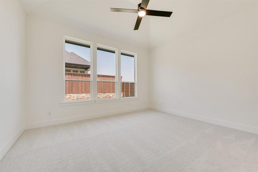 Spacious, unfurnished interior of a new home in Quail Hollow, Rockwall (Image 36).