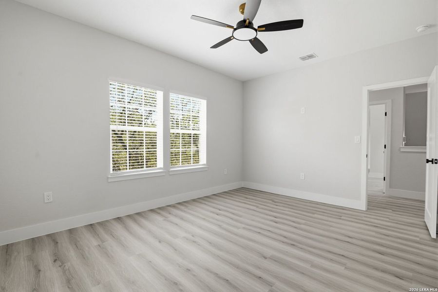 Spacious, unfurnished interior of a new home in , San Antonio (Image 24).