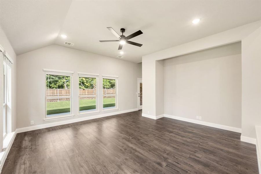 Spacious, unfurnished interior of a new home in East Oak Creek 50-55, Commerce (Image 20).