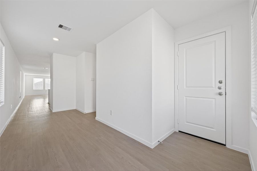 Spacious, unfurnished interior of a new home in , Houston (Image 28).