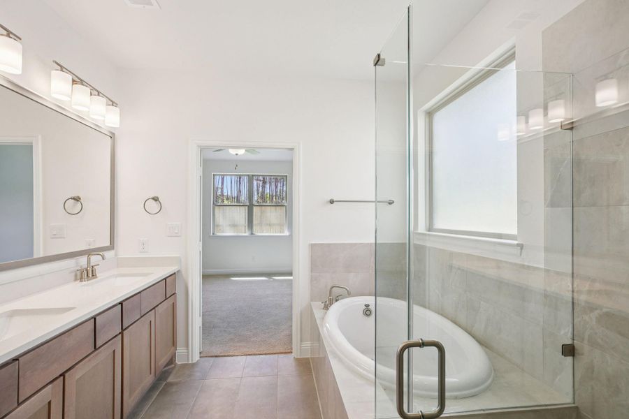 Furnished interior view inside a new home in Evergreen 40', Conroe (Image 10).