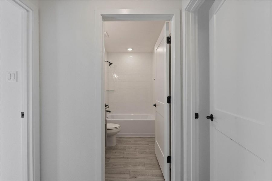 Spacious, unfurnished interior of a new home in Grand Oaks Reserve, Cleveland (Image 23).