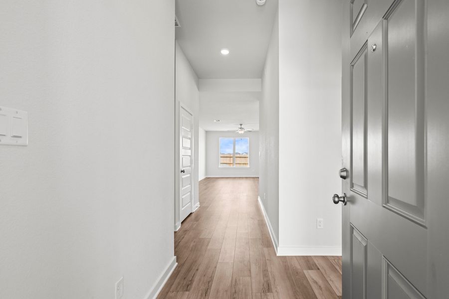 Spacious, unfurnished interior of a new home in Rancho San Gabriel, Georgetown (Image 16).