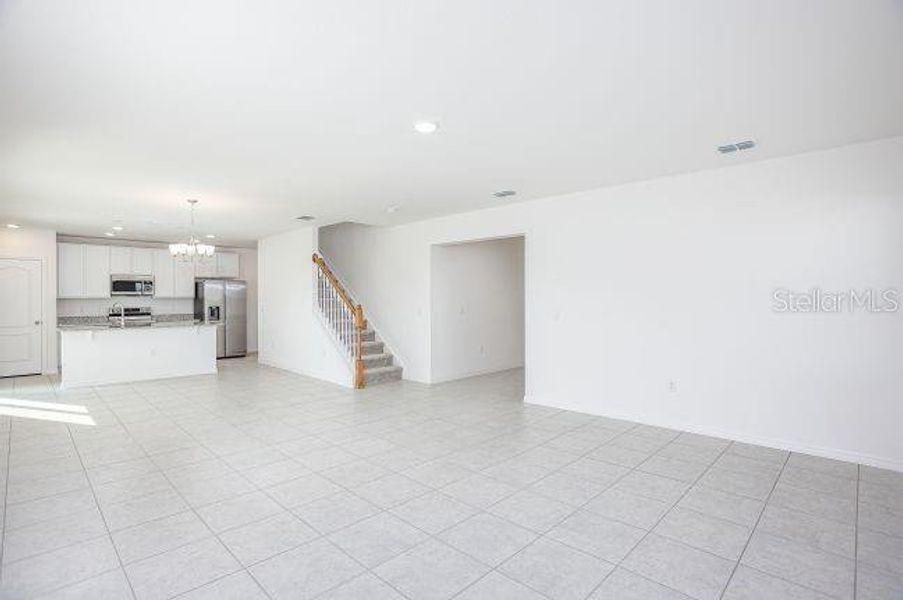 Spacious, unfurnished interior of a new home in Oakhaven Walk, Gainesville (Image 23).