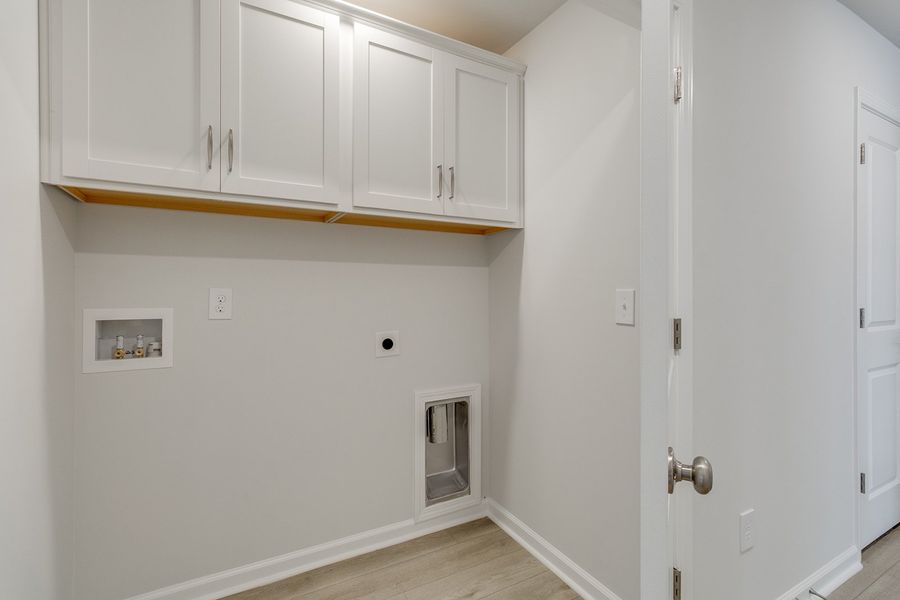 Spacious, unfurnished interior of a new home in Winston Point, Gilbert (Image 26).