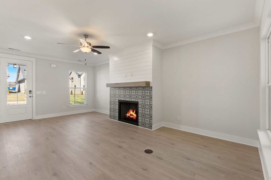 Spacious, unfurnished interior of a new home in , Gallatin (Image 6).