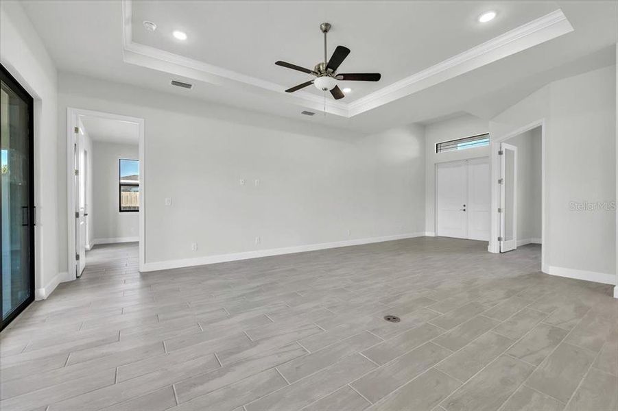 Spacious, unfurnished interior of a new home in , Cape Coral (Image 30).