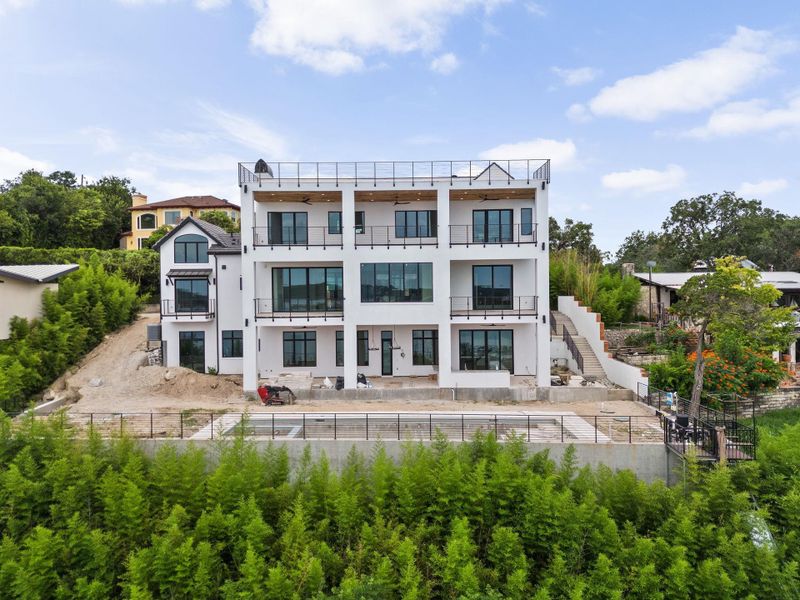 Condo located in Lakeway, TX showcasing its design and architecture (Image 5).