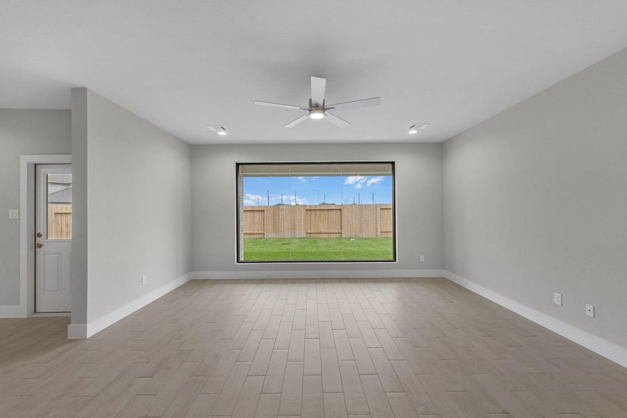 Spacious, unfurnished interior of a new home in Morton Creek Ranch, Katy (Image 22).