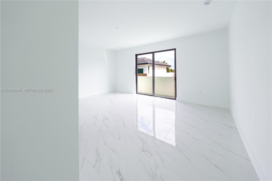 Spacious, unfurnished interior of a new home in , Miami (Image 18).