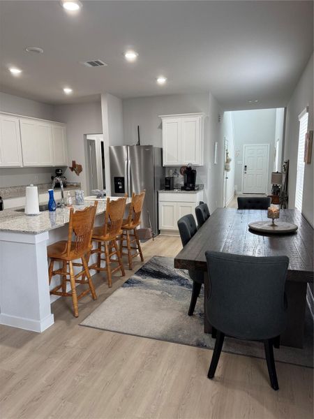 Furnished interior view inside a new home in Sherwood Glen, Conroe (Image 5).