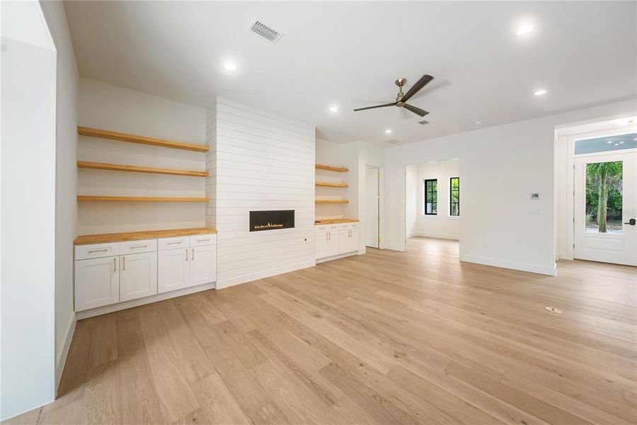 Spacious, unfurnished interior of a new home in , Sarasota (Image 96).