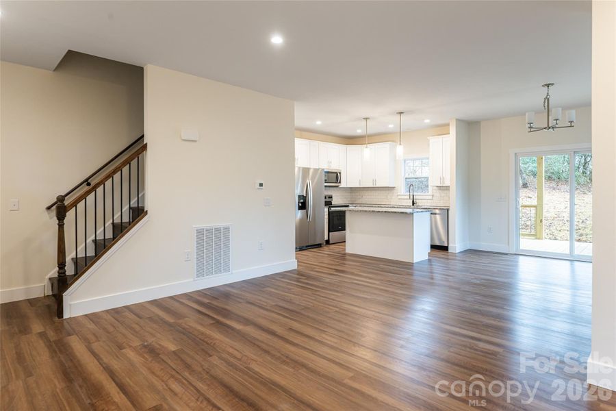 Spacious, unfurnished interior of a new home in , Fairview (Image 18).