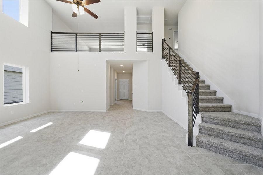 Spacious, unfurnished interior of a new home in Laurel Vistas, San Antonio (Image 45).