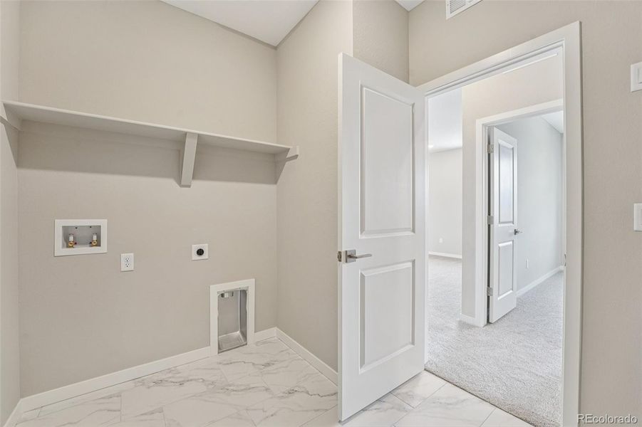 UPPER LEVEL LAUNDRY ROOM