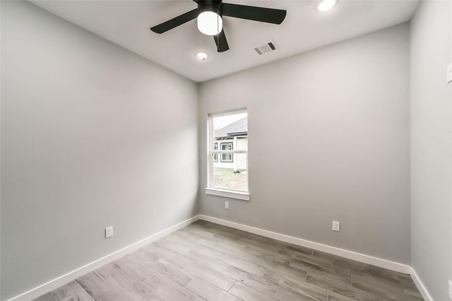 Spacious, unfurnished interior of a new home in , Conroe (Image 25).