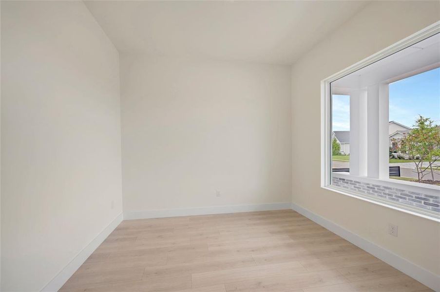 Spacious, unfurnished interior of a new home in Palmera Wellen Park - Classic Series, Venice (Image 7).