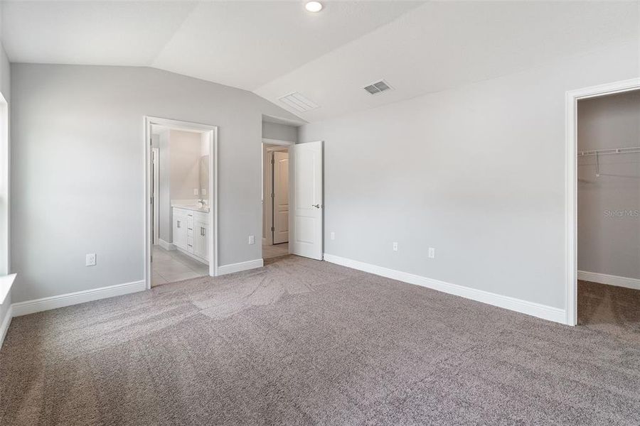 Spacious, unfurnished interior of a new home in , Kissimmee (Image 23).