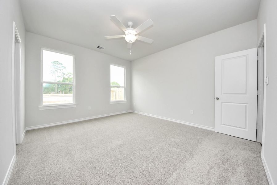 Spacious, unfurnished interior of a new home in The Enclave at Spring Branch, Conroe (Image 31).