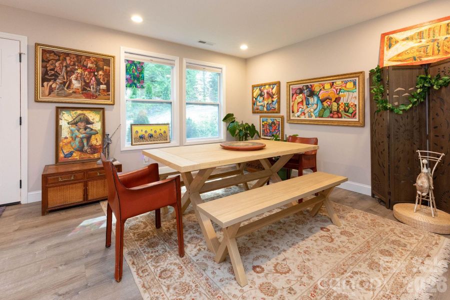 Dining area. Dining area.