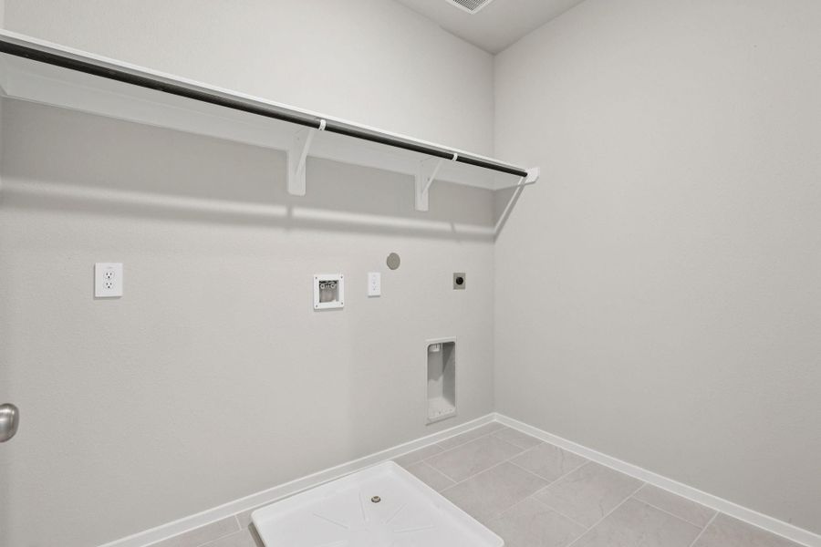 Spacious, unfurnished interior of a new home in Pinewood Trails - City Series, Atascocita (Image 21). Spacious, unfurnished interior of a new home in Pinewood Trails - City Series, Atascocita (Image 21).