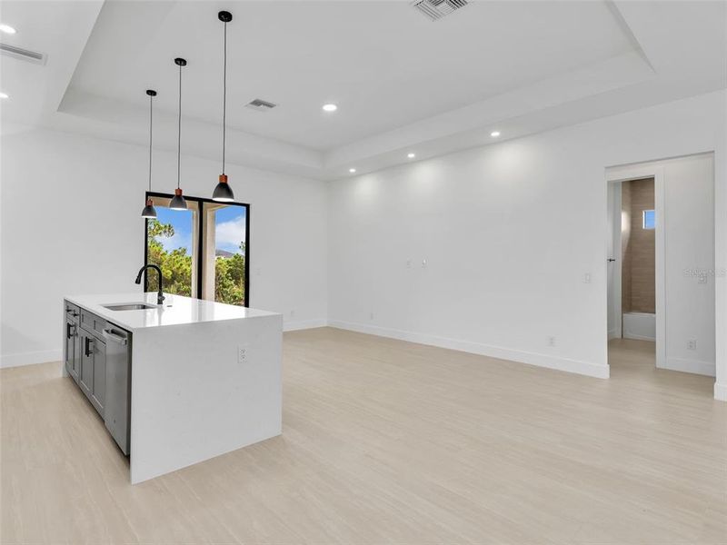 Spacious, unfurnished interior of a new home in , Cape Coral (Image 28).
