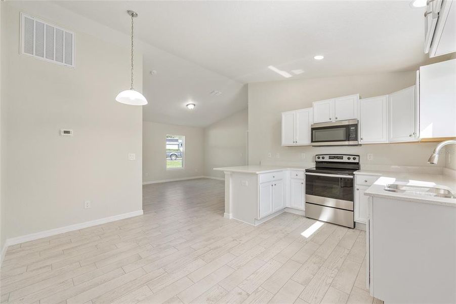 Furnished interior view inside a new home in , Ocala (Image 10).