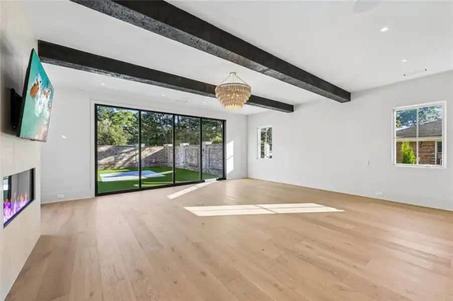 Spacious, unfurnished interior of a new home in , Alpharetta (Image 32).