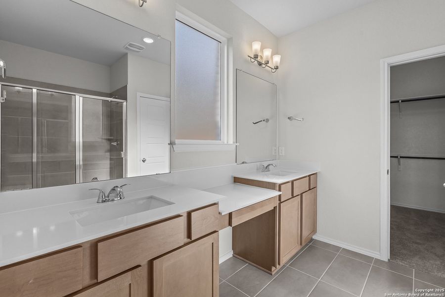 Furnished interior view inside a new home in Sunflower Ridge, New Braunfels (Image 10). Furnished interior view inside a new home in Sunflower Ridge, New Braunfels (Image 10).