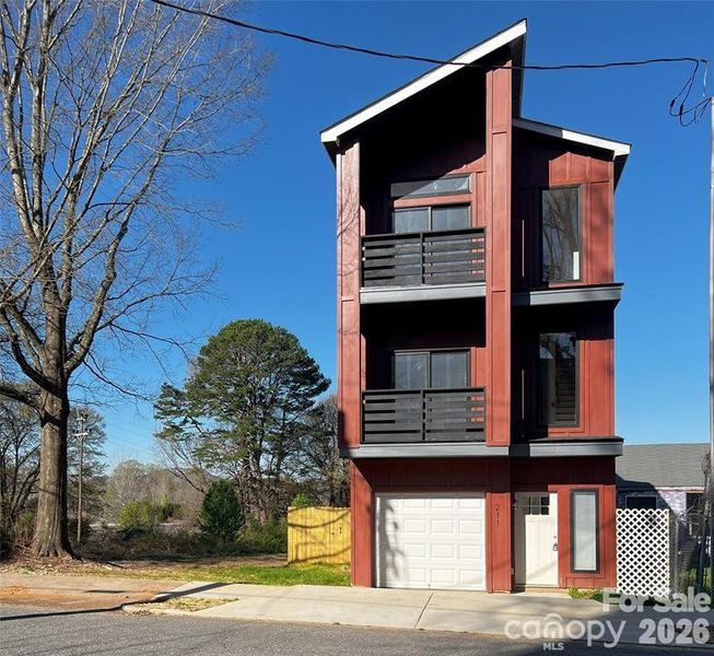 Condo located in Gastonia, NC showcasing its design and architecture (Image 3).