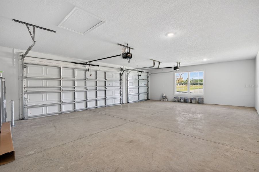 Spacious, unfurnished interior of a new home in Hill Country Estates, Dade City (Image 32).