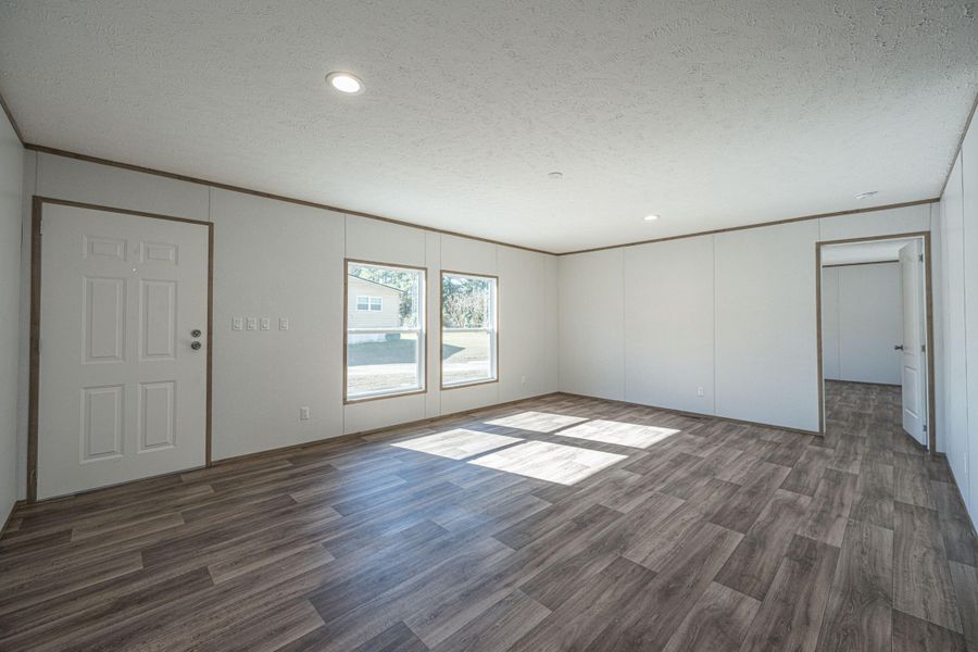 Spacious, unfurnished interior of a new home in , Summerville (Image 9).